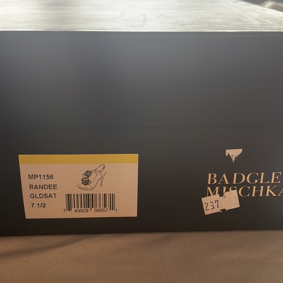 Badgley Mischka Radner in gold - Picture 8 of 9